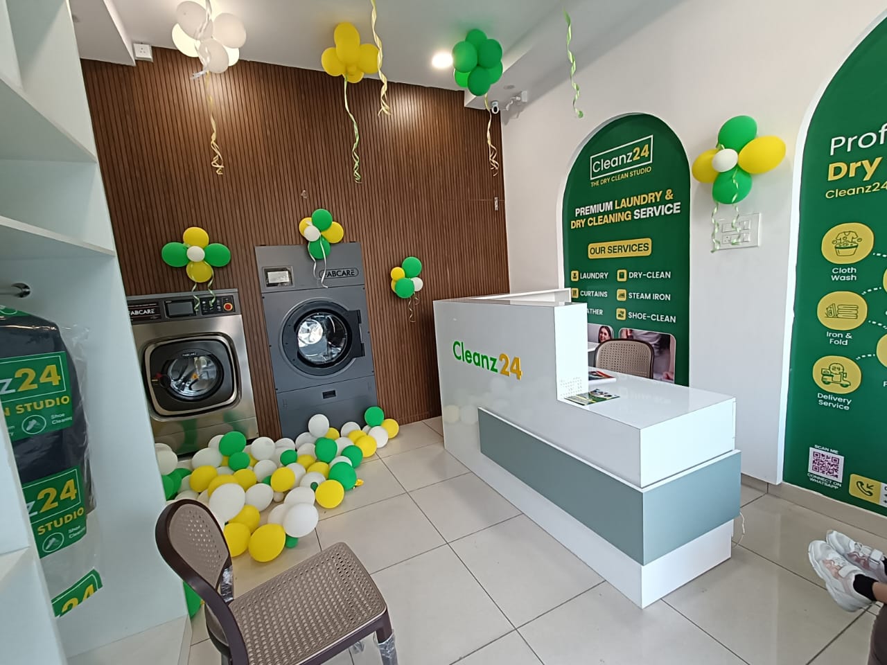 Cleanz24 laundry franchise store interior — store 7